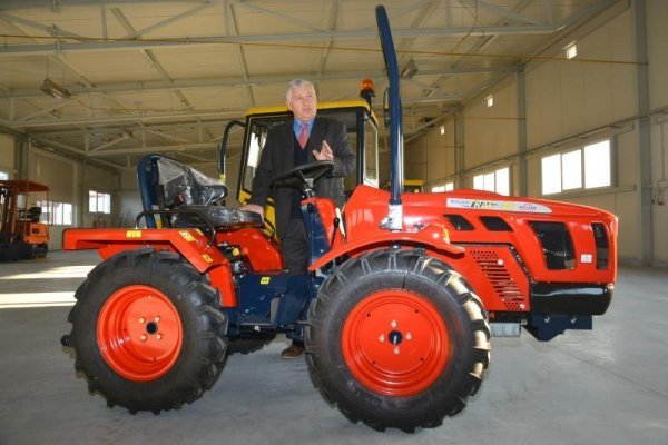 Stjepan Hittner, vlasnik Tvornice traktora Hittner, sa svojim izvoznim adutom Pixsell