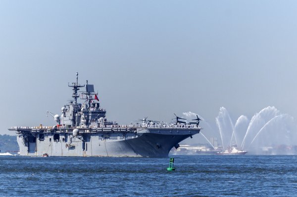 Parada američkih bojnih brodova u New Yorku