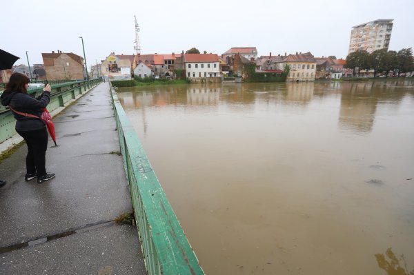 Visoki vodostaj rijeke Kupe u Karlovcu