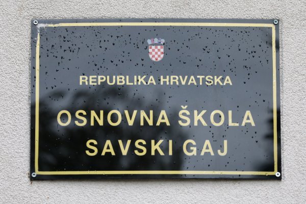 Prosvjed roditelja zbog problematičnog učenika ispred škole