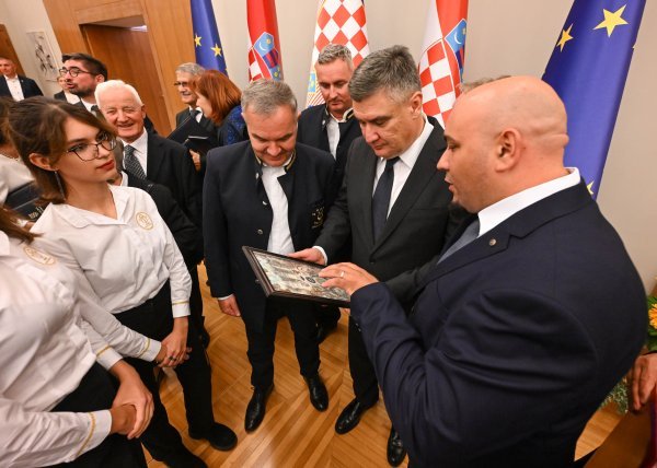 Zoran Milanović uručio odlikovanja