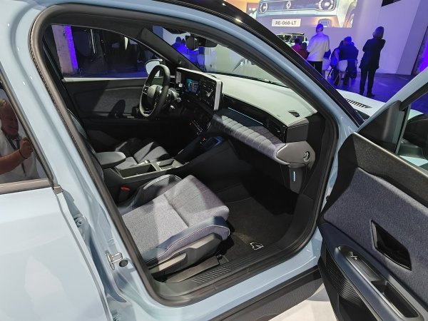 Renault 4 E-Tech electric