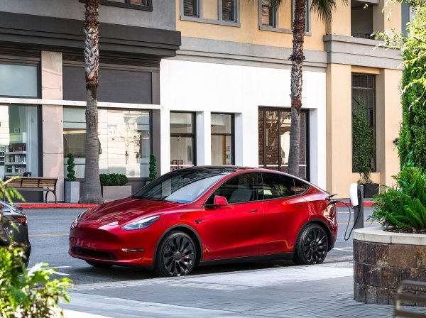 Tesla Model Y sa 7 sjedala