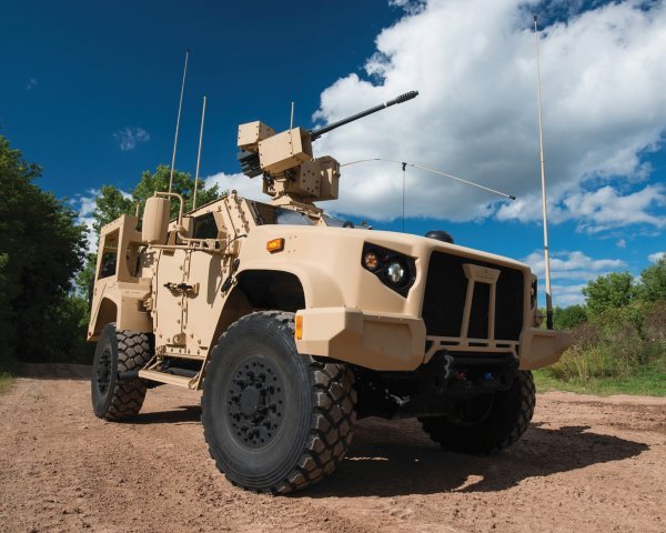 Top M230LF na vozilu Oshkosh L-ATV