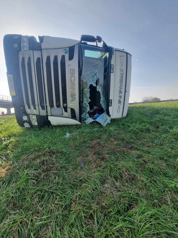 Prevrnuti kamion na autocesti A3