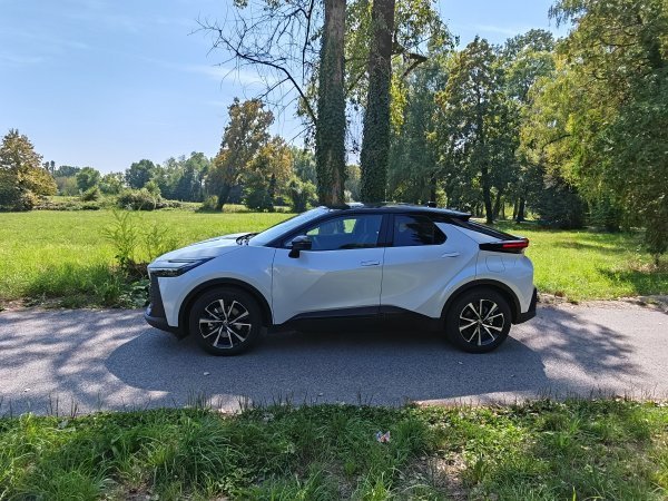 Toyota C-HR Plug-in 2.0 PHEV 5D E-CVT C-LUB Tech Bitone