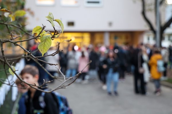 Novi prosvjed roditelja pred zagrebačkom školom u koju ide problematični učenik