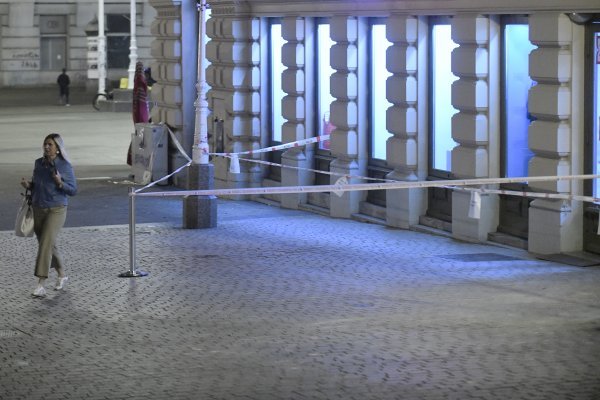 Odlomio se dio fasade na zgradi na Trgu bana Jelačića