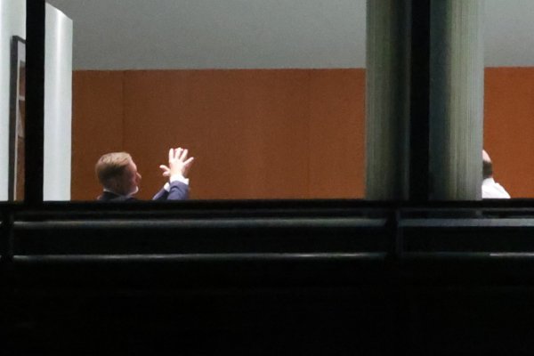 Posljednji pokušaj dogovora Lindnera i Scholza snimljen kroz prozor zgrade njemačke vlade