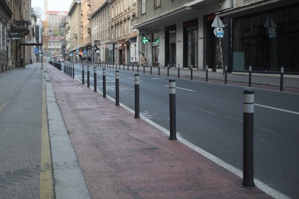 Stupići na biciklističkoj stazi u centru Zagreba