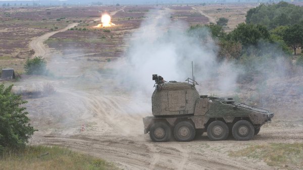 Haubica može ispaljivati granate simultano