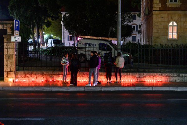 Paljenje lampiona diljem Hrvatske za Vukovar i Škabrnju