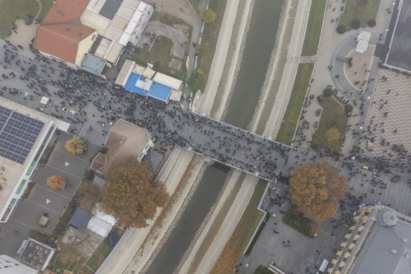 Pogled iz zraka na kolonu sjećanja