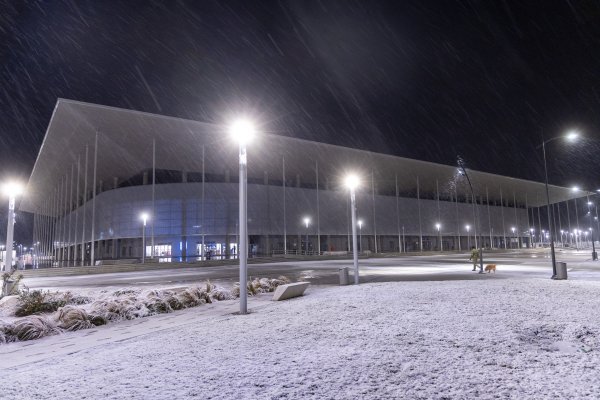 Snijeg je zabijelio Opus Arenu u Osijeku