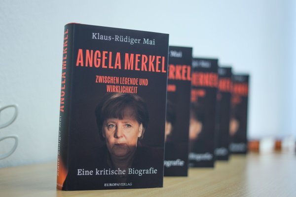 Angela Merkel zarađuje od prava na prodaju svojih knjiga (ilustracija)