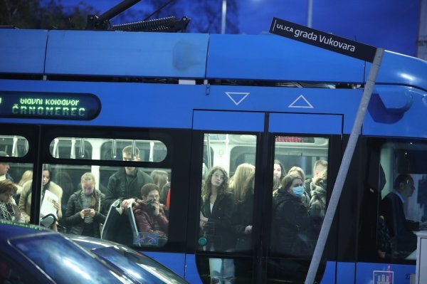 Kaos na križanju Vukovarske i Držićeve