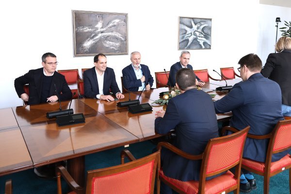 Pregovori o kandidatima za Ustavni sud