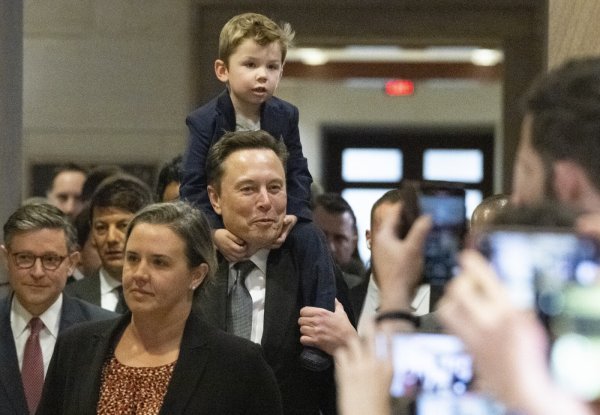 Elon Musk sa sinom X-om