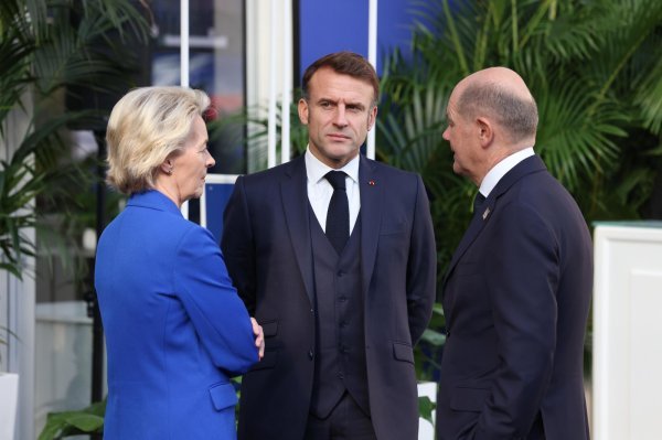 Ursula von der Leyen, Emmanuel Macron i Olaf Scholz