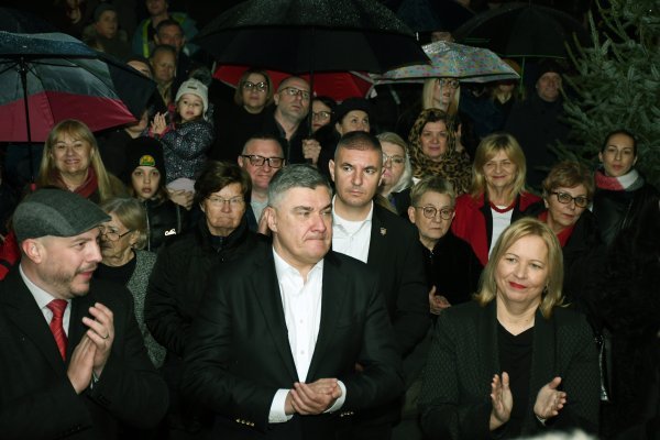 Zoran Milanović na otvorenju obnovljene knjižnice u Sisku