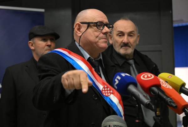 Dražen Keleminec predaje potpise za kandidaturu