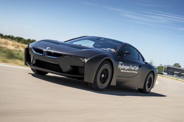 BMW i8 prototip (1)