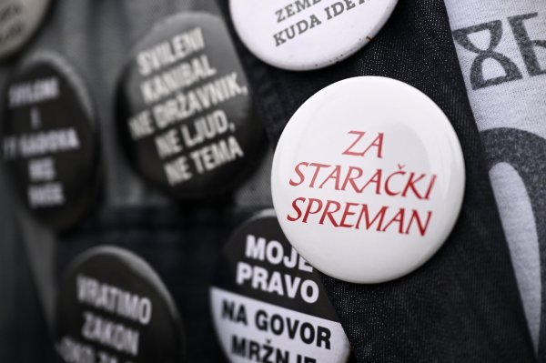 Prosvjed umirovljenika Protiv siromastva, korupcije i kriminala.