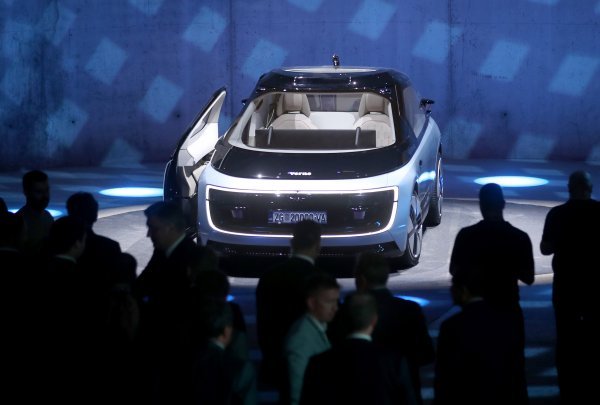 Robotaksi Verne Mate Rimca