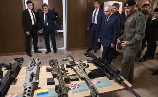 Ramzan Kadirov i Vladimir Putin u obilasku čečenskih vojnih postrojbi