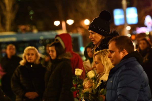 Građani Beograda odali počast žrtvama napada u OŠ Prečko u Zagrebu