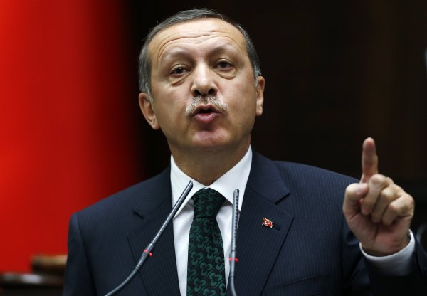 Recep Tayyip Erdogan, turski predsjednik vratio se u članstvo svoje stranke AKP, čiji je bio i suosnivač 2001.