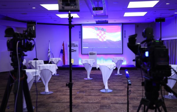 Izborni stožer predsjedničke kandidatkinje Branke Lozo u hotelu Aristos