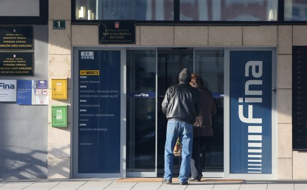 Fina vodi Upisnik osiguranja tražbina te vrši proces pisanja, odnosno brisanja zabilježbi o prijenosu prava vlasništva nad automobilima