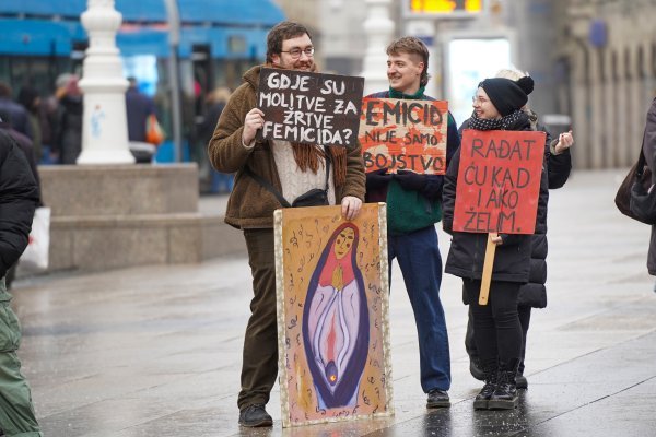 Molitelji su se okupili na Trgu bana J. Jelačića