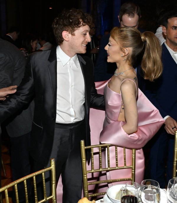 Ethan Slater i Ariana Grande