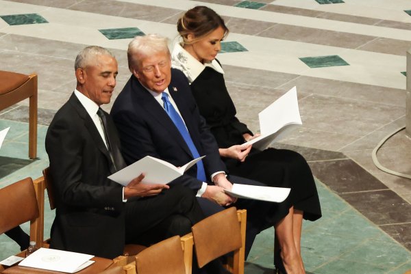 Barack Obama i Donald Trump na ispraćaju Jimmyja Cartera