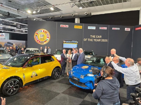 Renault 5 E-Tech electric i sestrinski model Alpine A290 su 'Automobil godine 2025.'