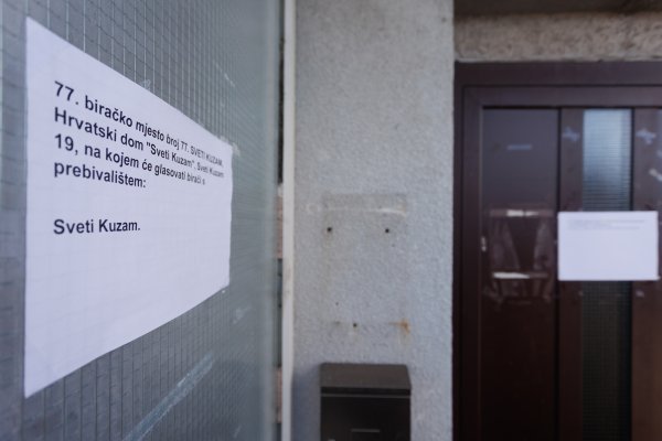Sveti Kuzam: Na biračkom mjestu 77 Sv. Kuzam preminula starija muška osoba