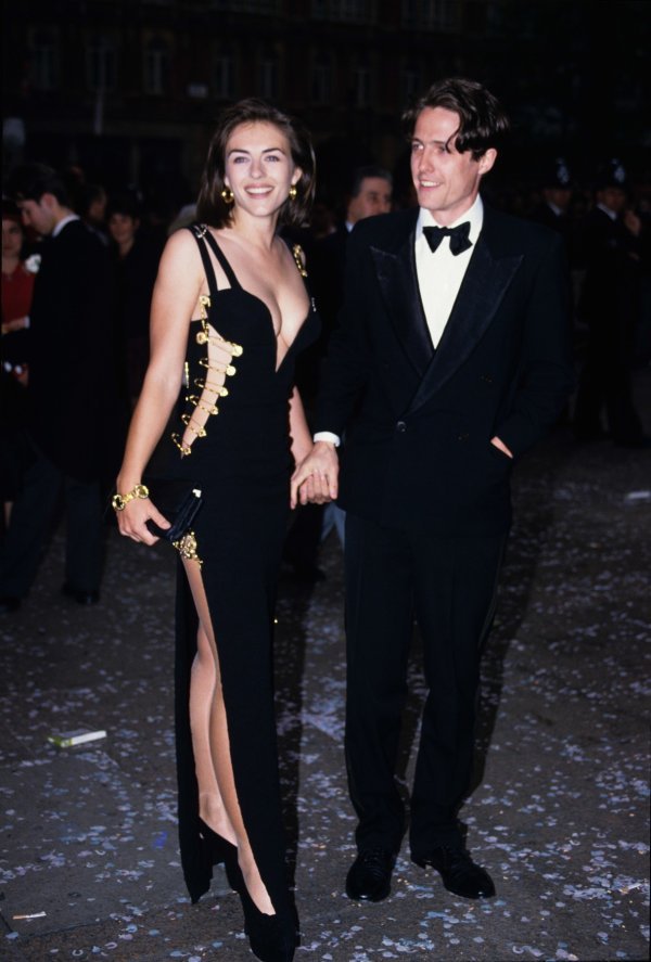 Elizabeth Hurley i Hugh Grant na premijeri filma 'Četiri vjenčanja i sprovod' 1994. godine