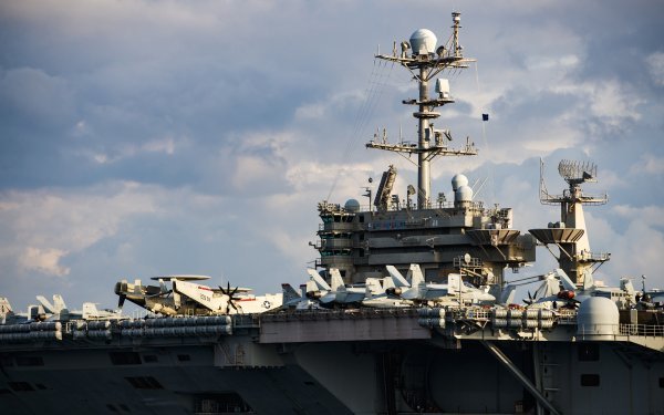Nosač aviona USS Harry S. Truman u posjeti splitskoj luci 2022.