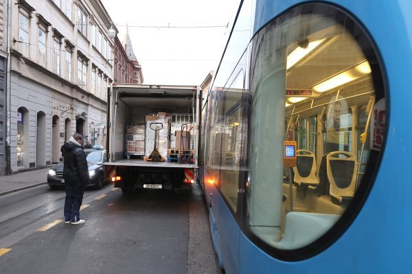 Sudar tramvaja i kamiona u Zagrebu