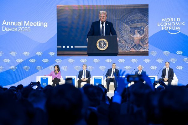 Donald Trump drži govor u Davosu