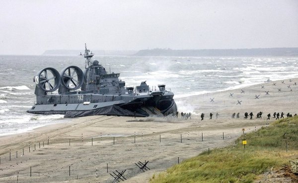 Tijekom vježbe Zapad 2009 korišten su i lebdjelice klase Zubr