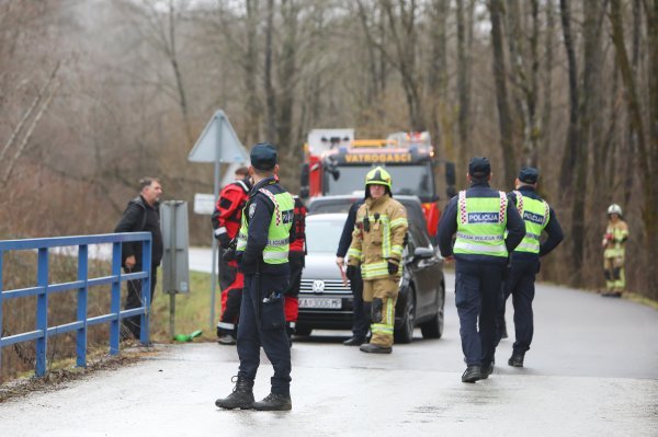 Karlovac: U slijetanju automobila smrtno stradala jedna osoba