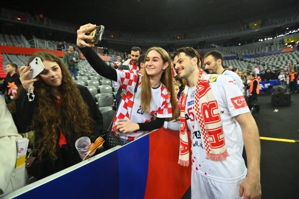 Slavlje hrvatskih rukometaša nakon pobjede protiv Islanda, 24.2.205. Hrvatska - Island
