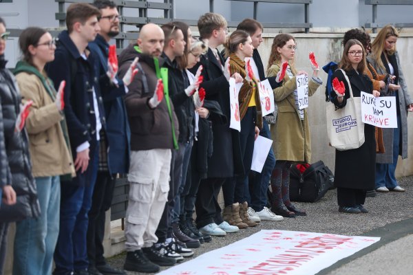 Mirni prosvjed ispred Veleposlanstva Republike Srbije u Zagrebu