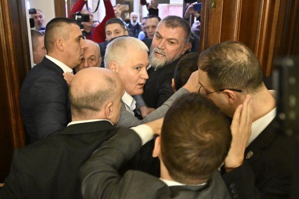 Tučnjava u srbijanskoj skupštini