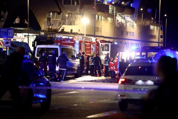 Auto s vozačem pao u more u Splitu