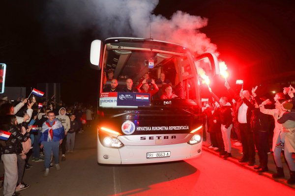 Ispraćaj rukometaša iz Karlovca u Arenu Zagreb na utakmicu polufinala SP u rukometu Hrvatska - Francuska