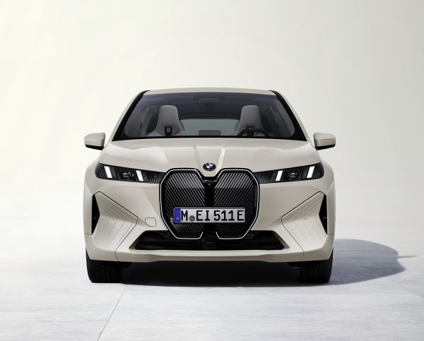 BMW iX xDrive45, Dune Grey metallic
